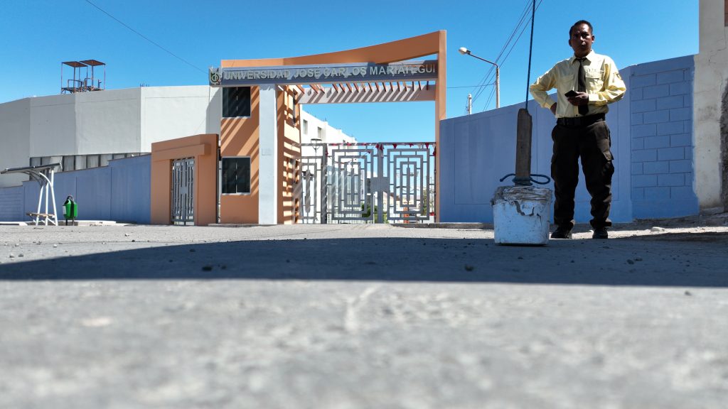 Trinquetes Políticos: Éxodo en la frontera 1 Universidad Jose Carlos Mariategui San Antonio Moquegua 23072025 10 La Prensa Regional