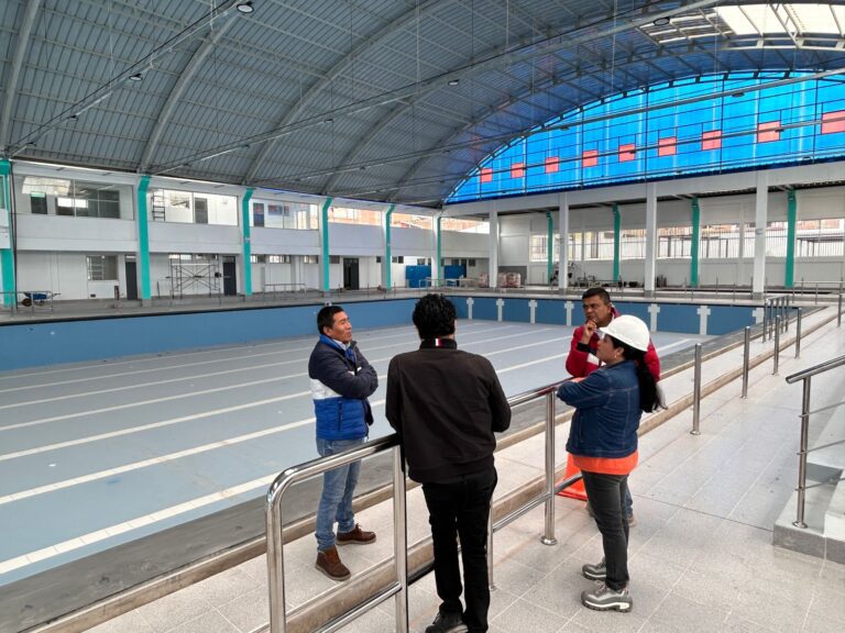 Comisión de la Federación de Natación visitó obra de la piscina de Mollendo