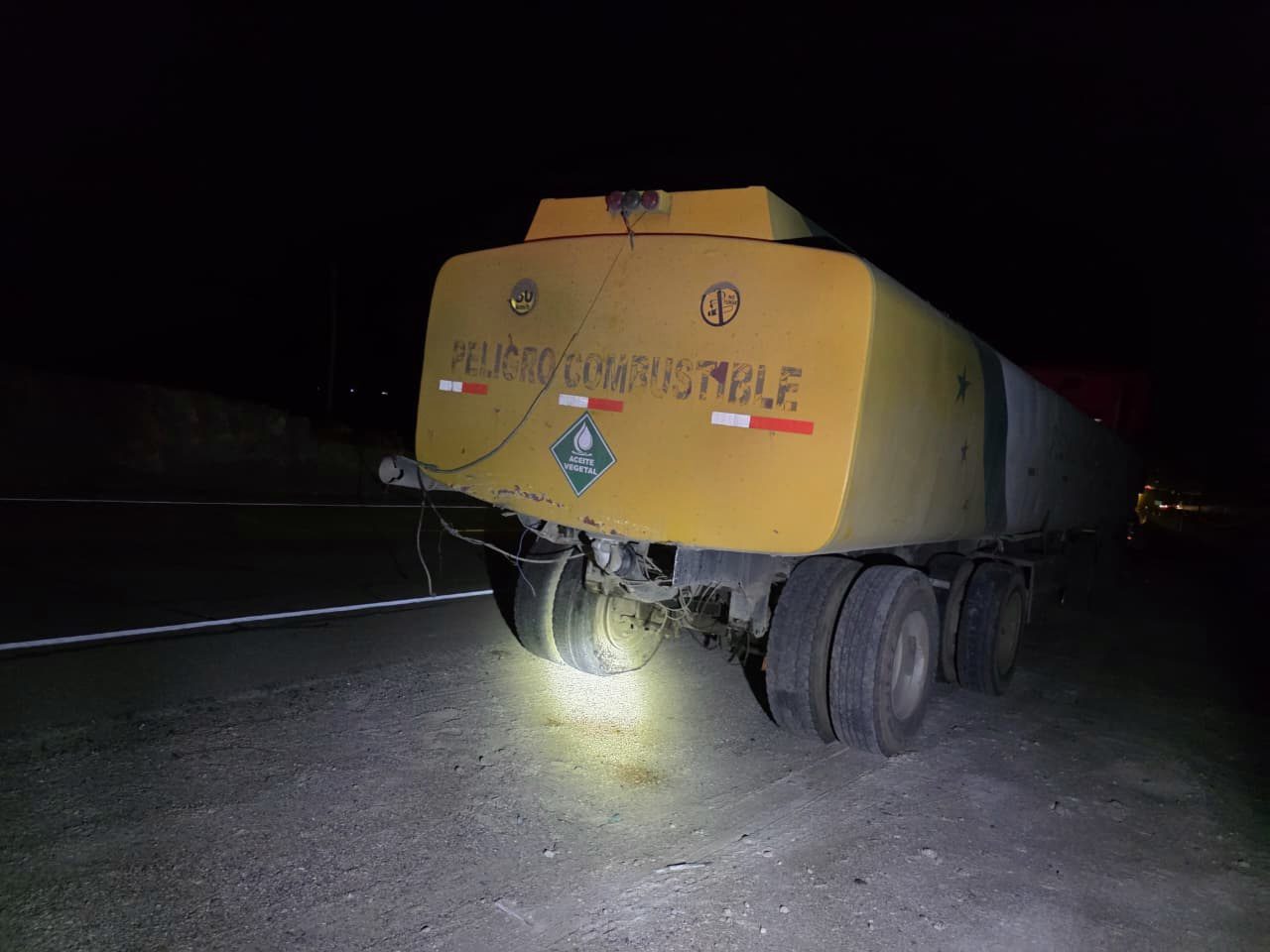 Accidente Panamericana Moquegua Ilo Colectivo AAY 525 KIA cisterna Bolivia 2573TBF tracto camion y semiremolque BJ02671 19092025 2 La Prensa Regional