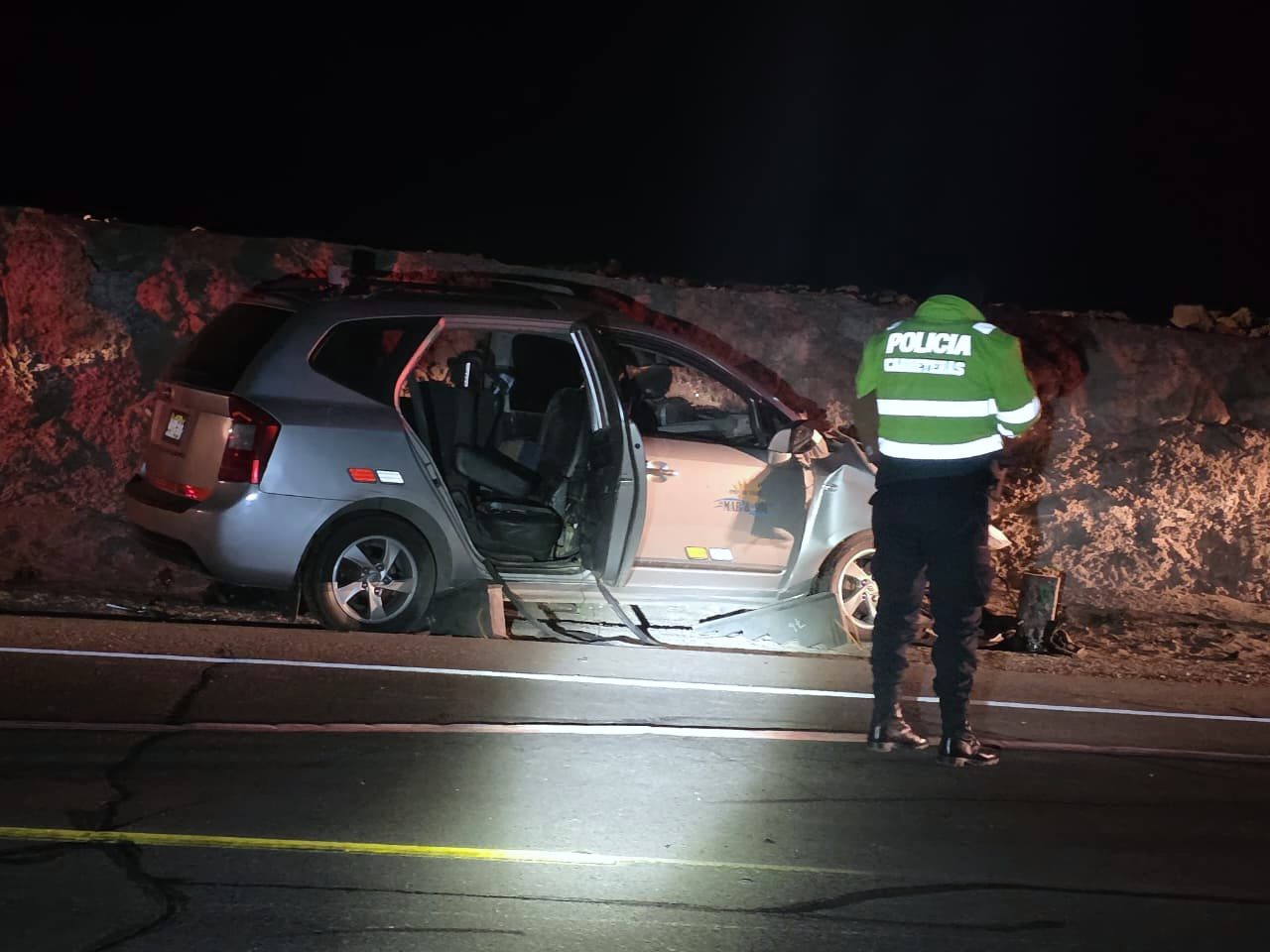 Joven conductor fallece en violento choque en la Panamericana Sur 2 Accidente Panamericana Moquegua Ilo Colectivo AAY 525 KIA cisterna Bolivia 2573TBF tracto camion y semiremolque BJ02671 19092025 3 La Prensa Regional