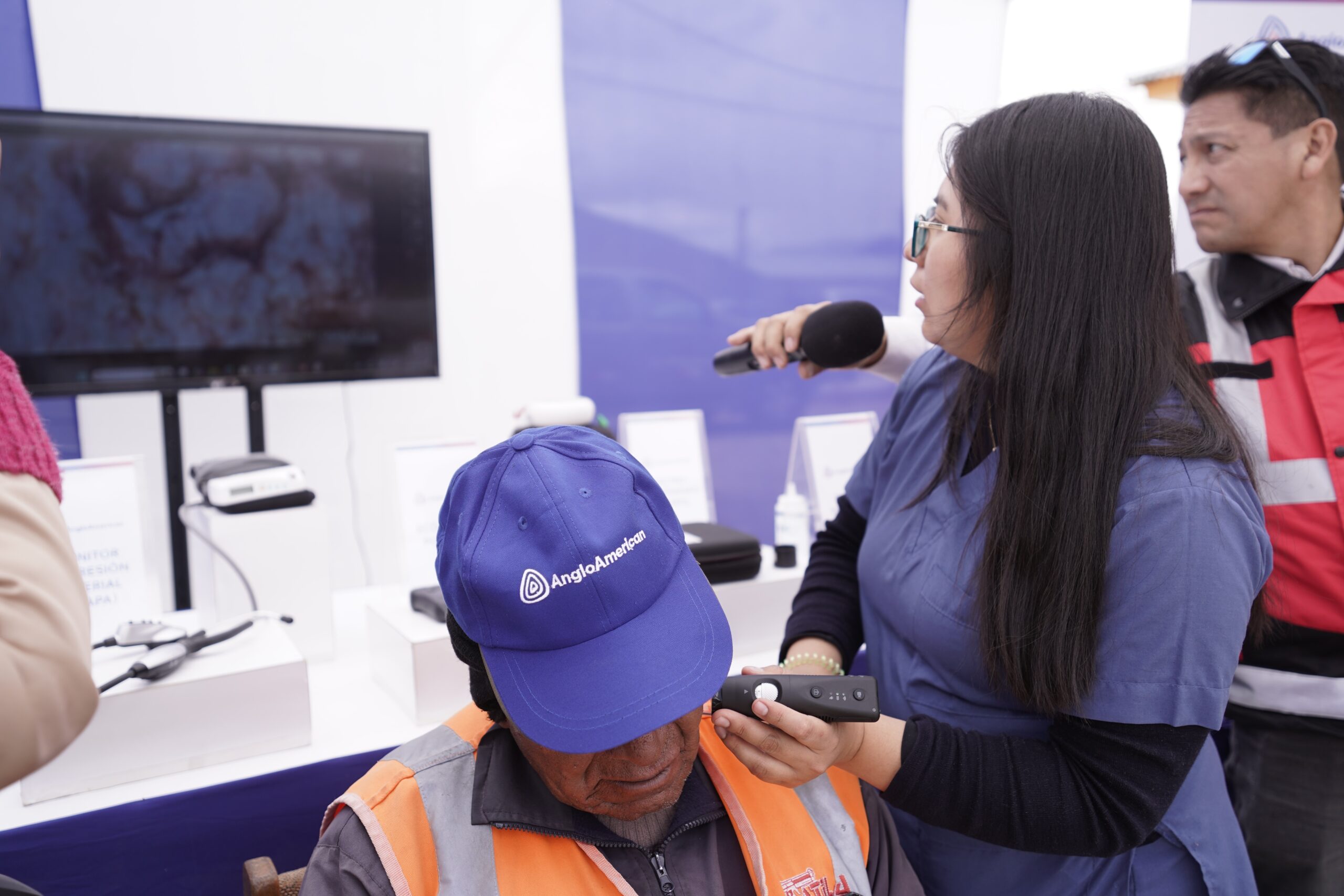 Anglo American entrega equipos de telemedicina para Titire 12092025 3 Diagnostico telemedicina scaled La Prensa Regional
