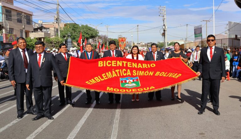 ¡El Bicentenario de mi gloriosa G.U.E. Simón Bolívar!