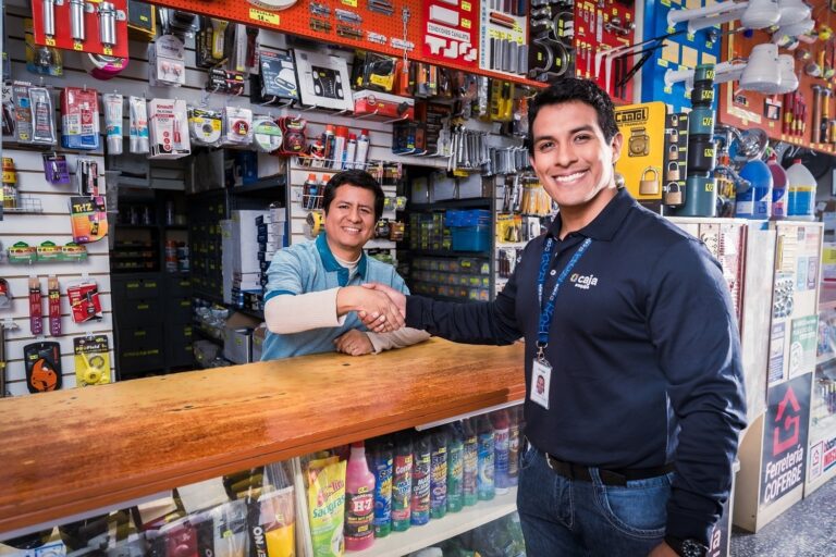 Caja Arequipa presenta Latidos que Iluminan: una campaña que conecta con el corazón de sus clientes