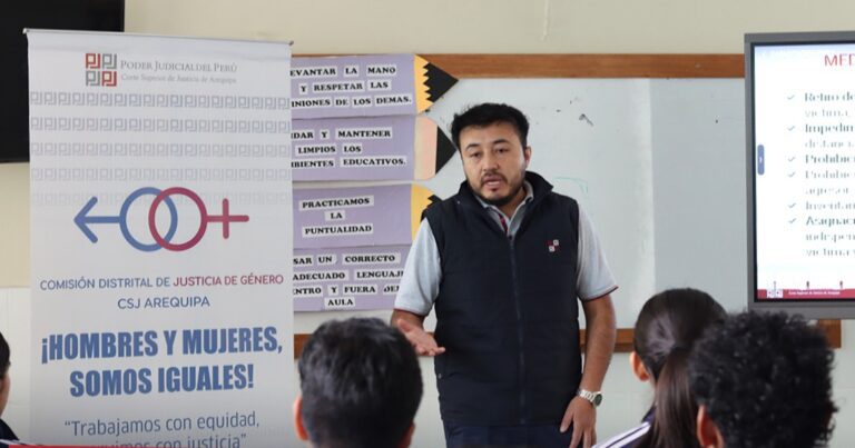 Estudiantes de Islay reciben charlas contra violencia de género