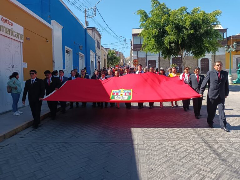I.E. Simón Bolívar llevó a cabo actividades por el día central de su bicentenario