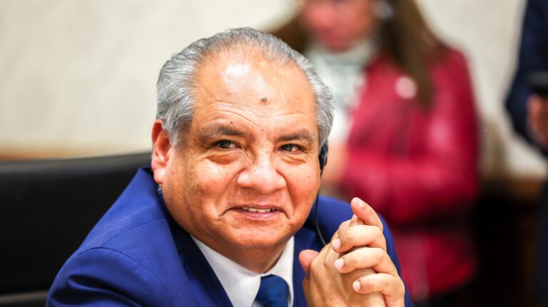 Presentan moción de interpelación contra ministro César Sandoval