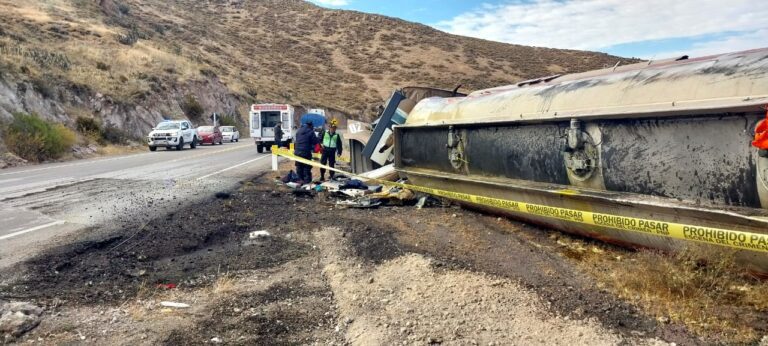 Cisterna boliviana vuelca en la Binacional: un fallecido y tres heridos