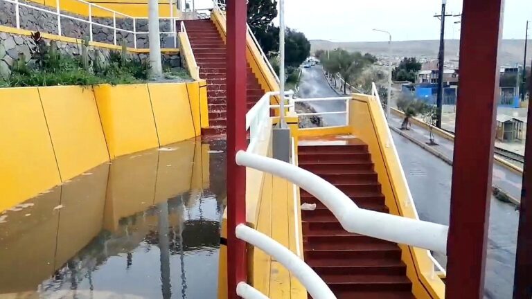 Colapso de buzón de alcantarillado genera aniego en Ilo