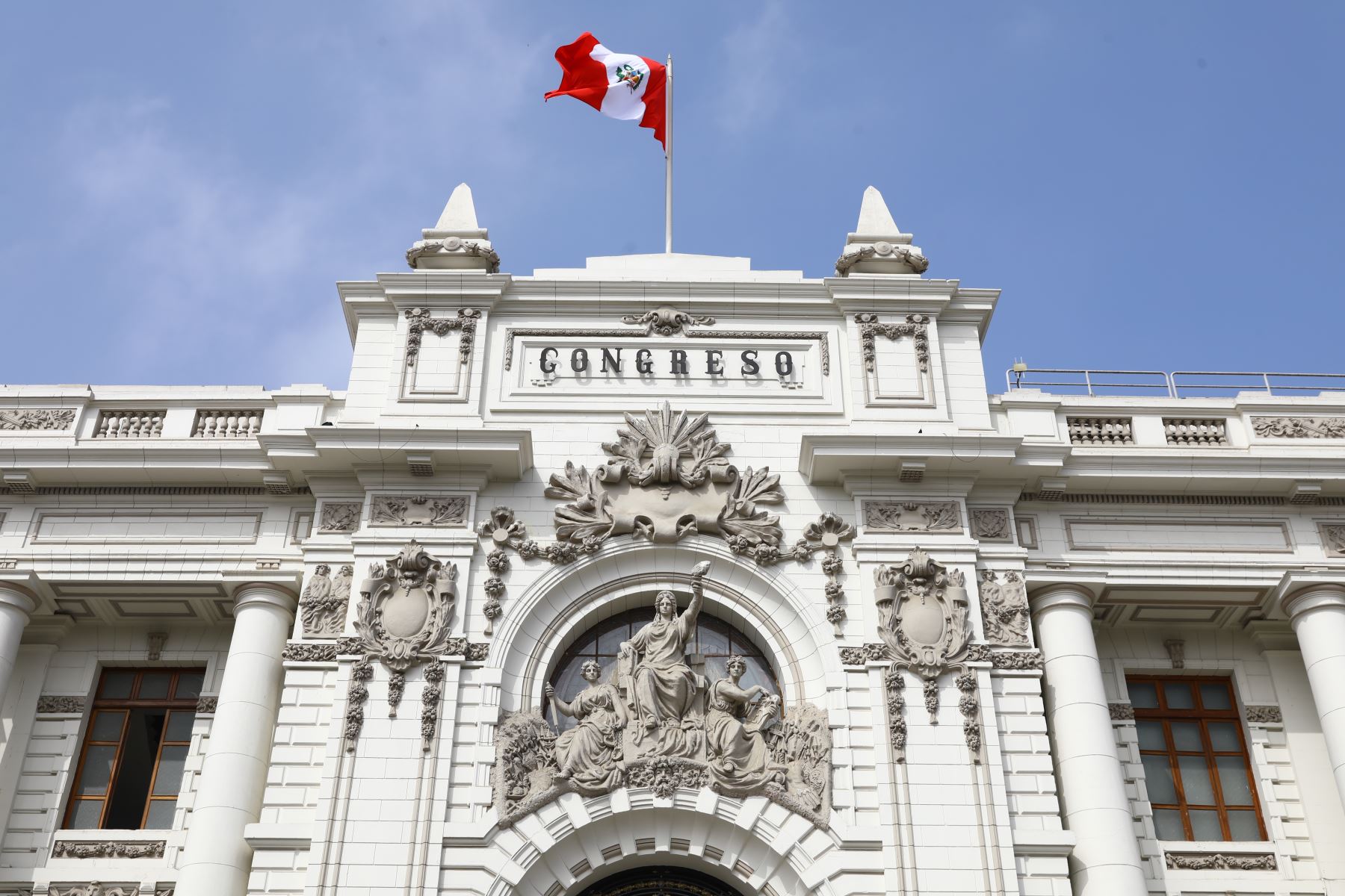 Trinquetes Políticos: La gobernadora se quedó sola 2 Congreso Fachada a La Prensa Regional