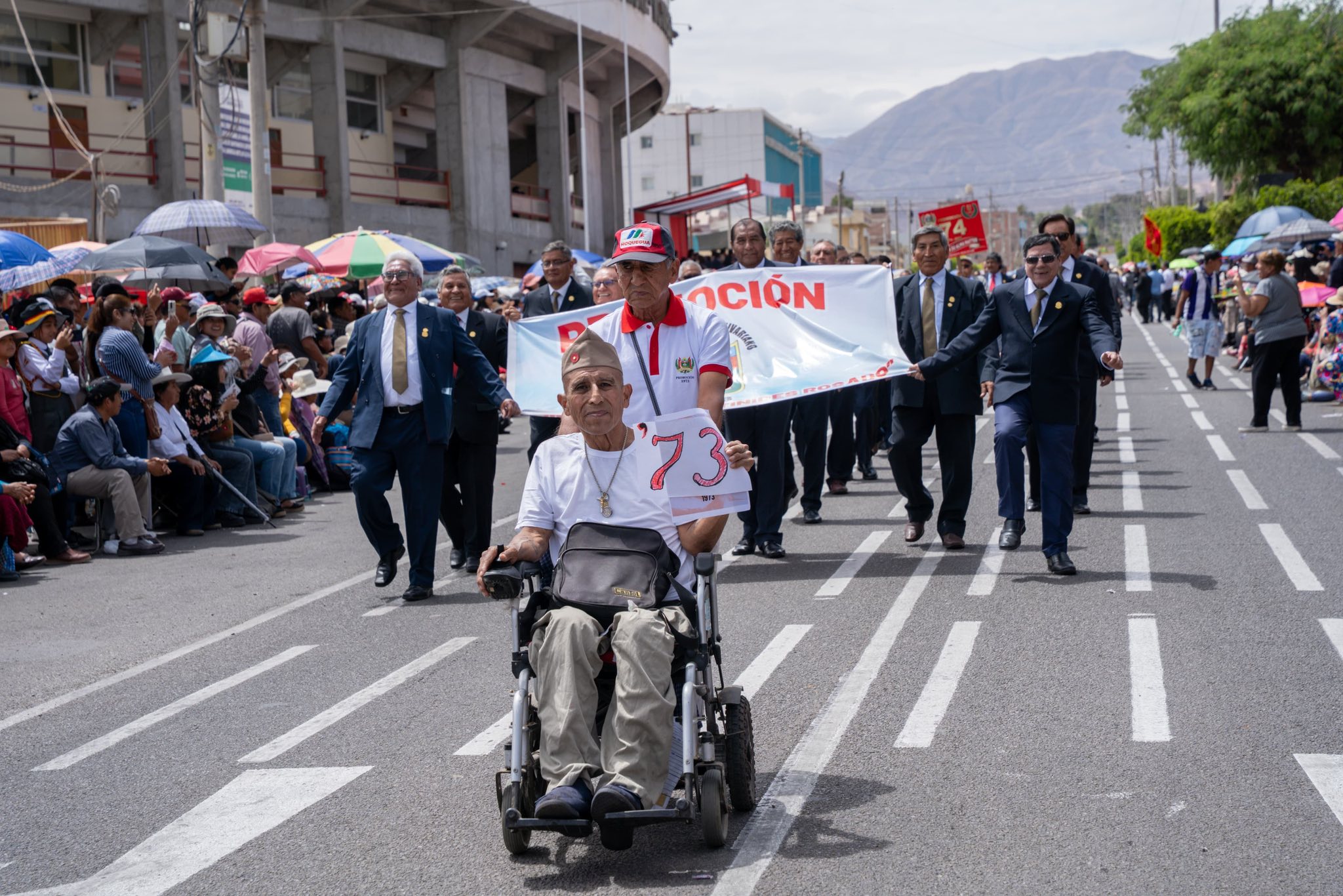 Martín Vizcarra se robó el show en el desfile por el Bicentenario del Colegio Simón Bolívar 3 Desfile Bicentenario Simon Bolivar – 07092025 2 La Prensa Regional