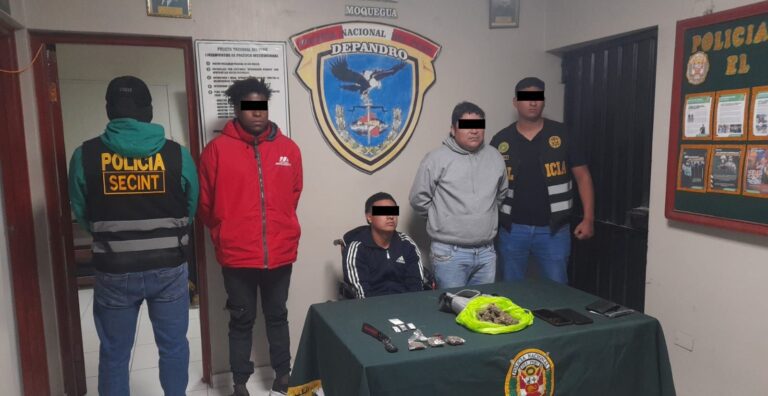 Intervienen a tres personas con droga en el frontis del Terminal Terrestre