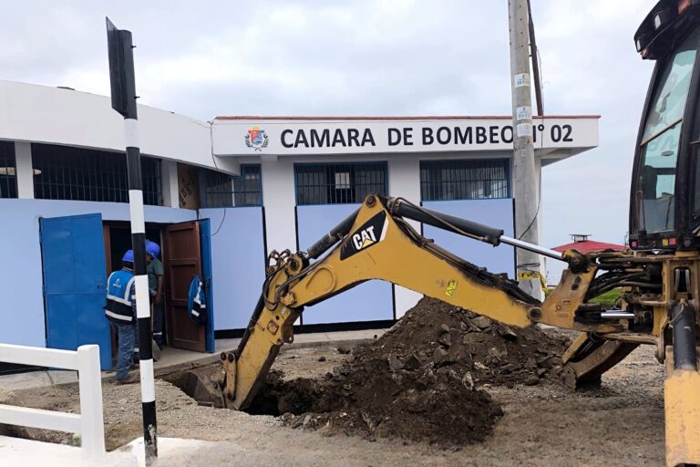 EPS Ilo reemplaza tubería y trabaja para remediar descargas de aguas residuales en el malecón