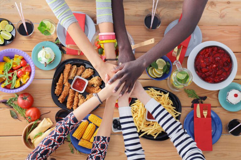 ¿Cómo influye tu círculo social en tus hábitos alimenticios?