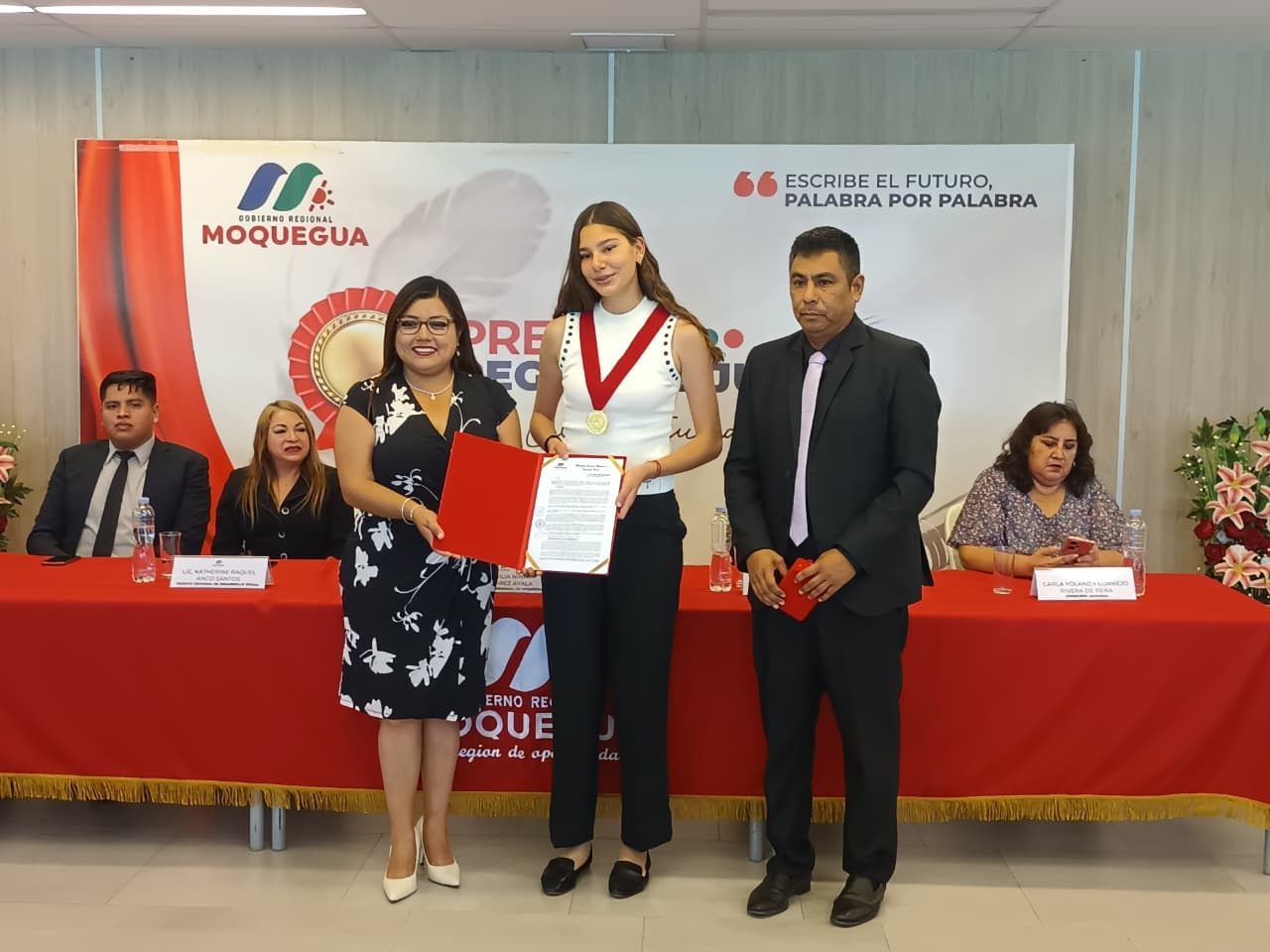 Premian a ganadores del certamen de literatura por el Día de la Juventud 4 Entrega de Reconocimiento Institucional del GORE Moquegua por el Dia de la Juventud 23092025 10 La Prensa Regional