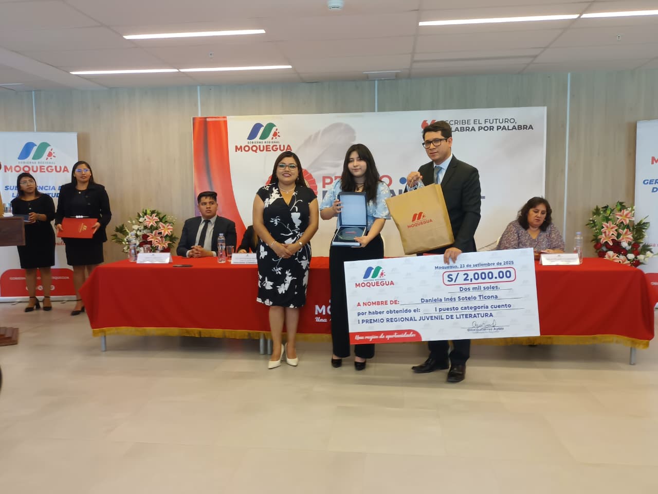 Entrega de Reconocimiento Institucional del GORE Moquegua por el Dia de la Juventud 23092025 6 La Prensa Regional