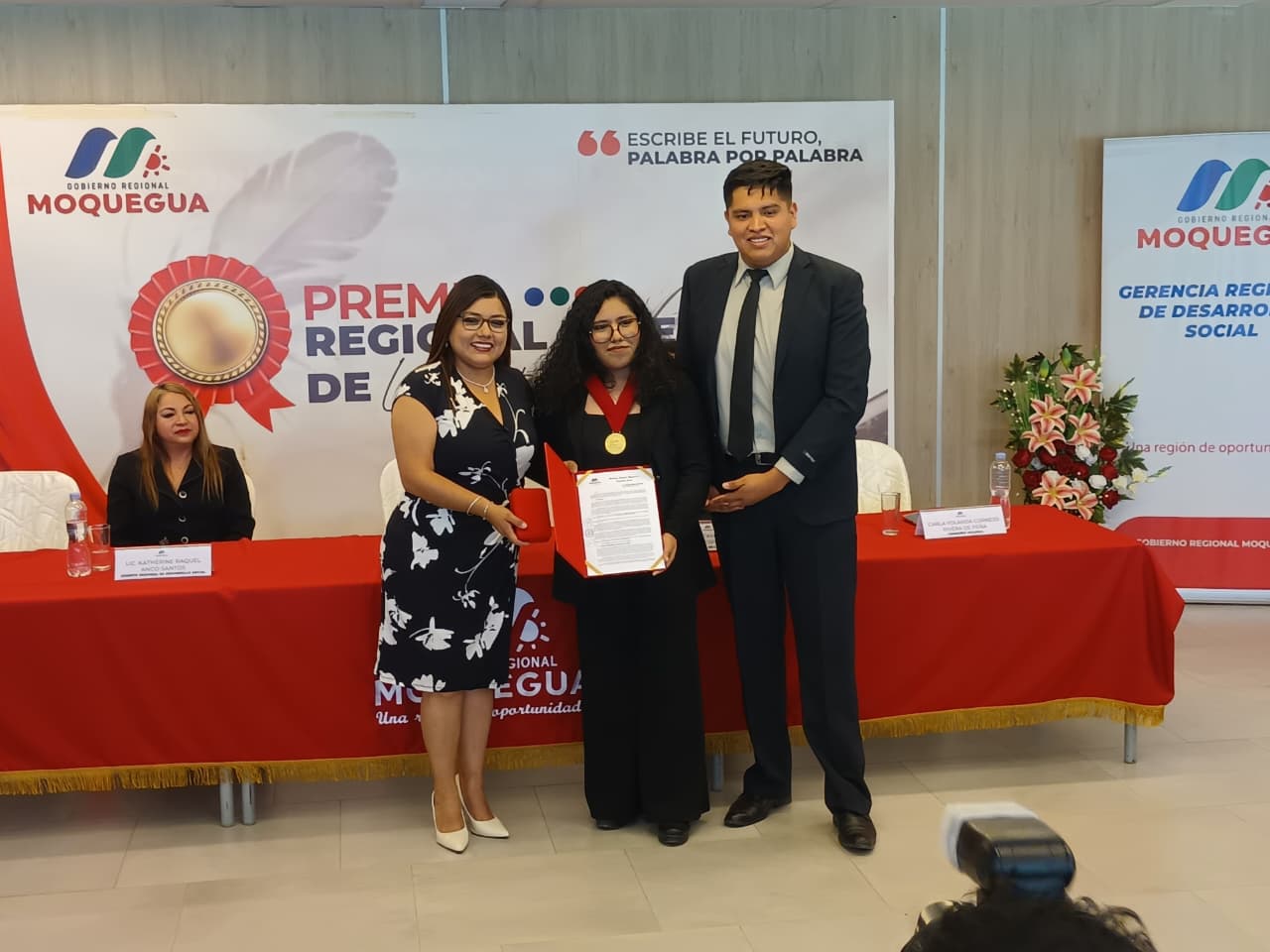 Premian a ganadores del certamen de literatura por el Día de la Juventud 2 Entrega de Reconocimiento Institucional del GORE Moquegua por el Dia de la Juventud 23092025 9 La Prensa Regional