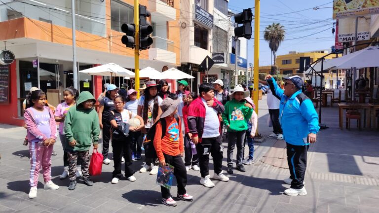 Estudiantes de El Fiscal visitan Mollendo turístico
