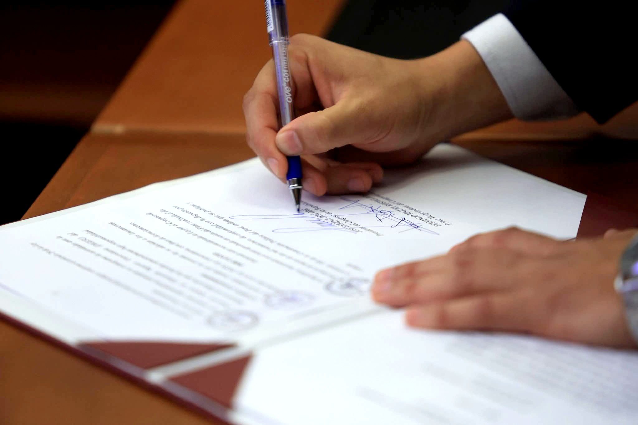 Firma de autografa Universidad Nacional Juan Velez de Cordova y Araujo en Ilo 30092025 La Prensa Regional