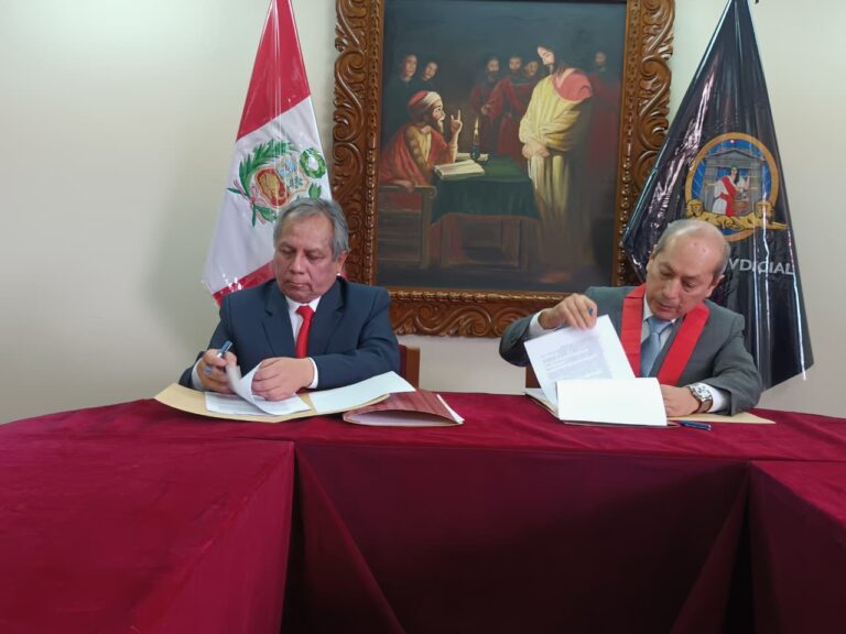 Firman convenio para implementar jueces de paz escolares en Moquegua