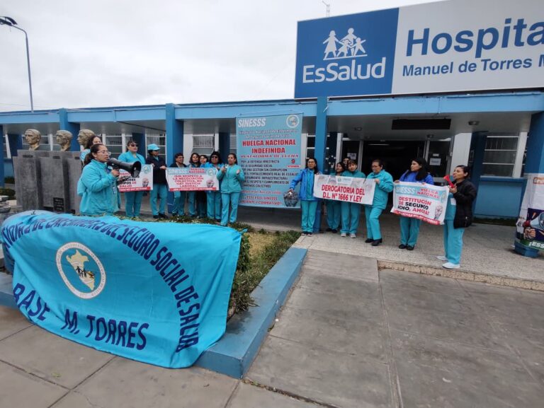 Dos gremios se unen a la huelga nacional indefinida de EsSalud en Mollendo