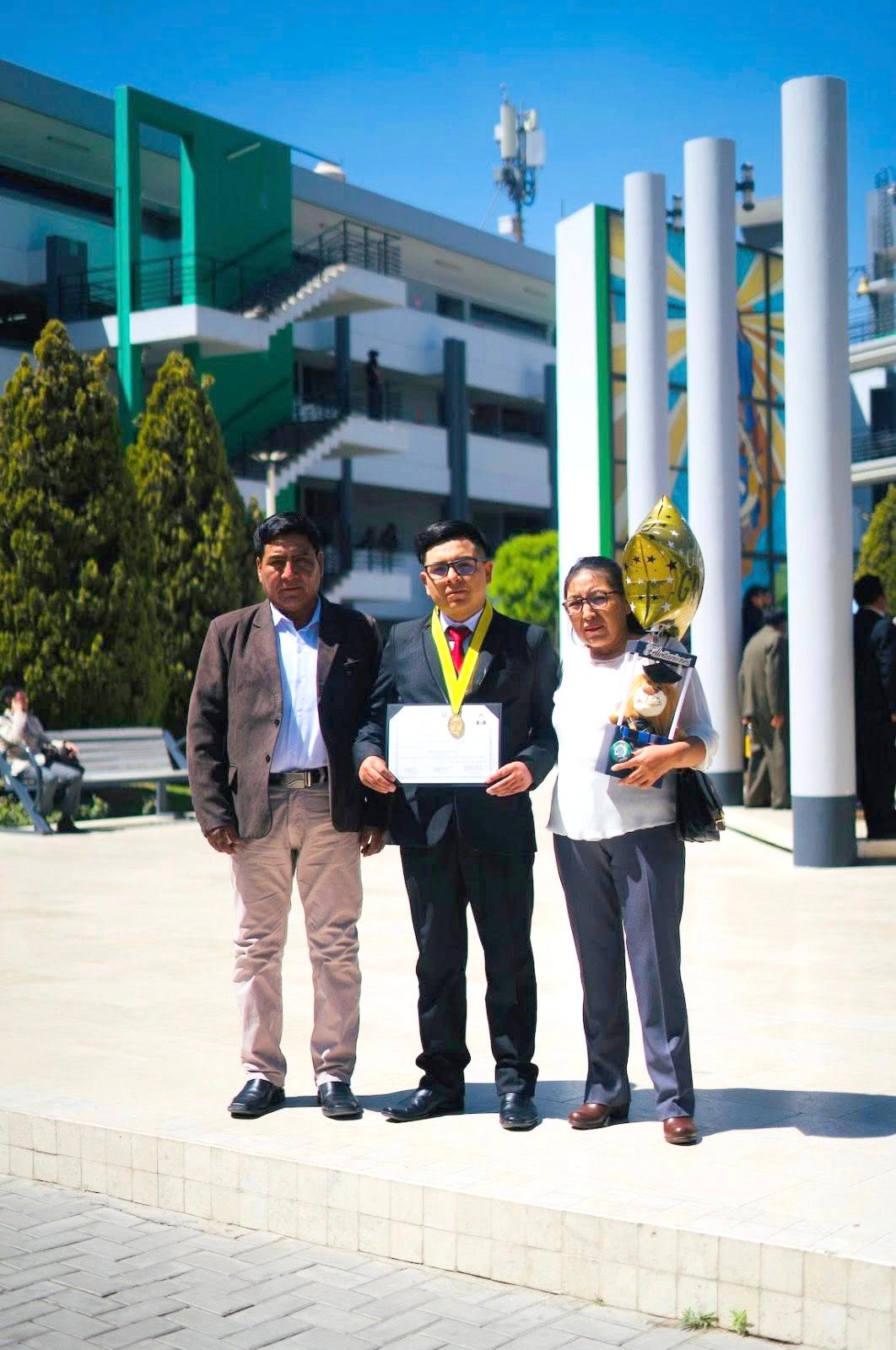 Ichuneño se gradúa como ingeniero entre los mejores 5 de su promoción 2 Ichuneno Willy Ventura Apaza se gradua ingeniero – Buenaventura San Gabriel 11092025 2 La Prensa Regional