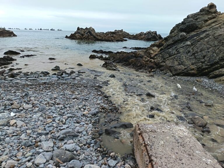 Ilo inaugura moderna etapa del malecón, pero EPS sigue arrojando desagües al mar