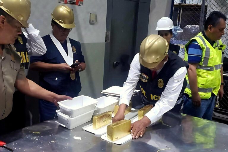 El oro ilegal iguala a la minería formal en exportaciones