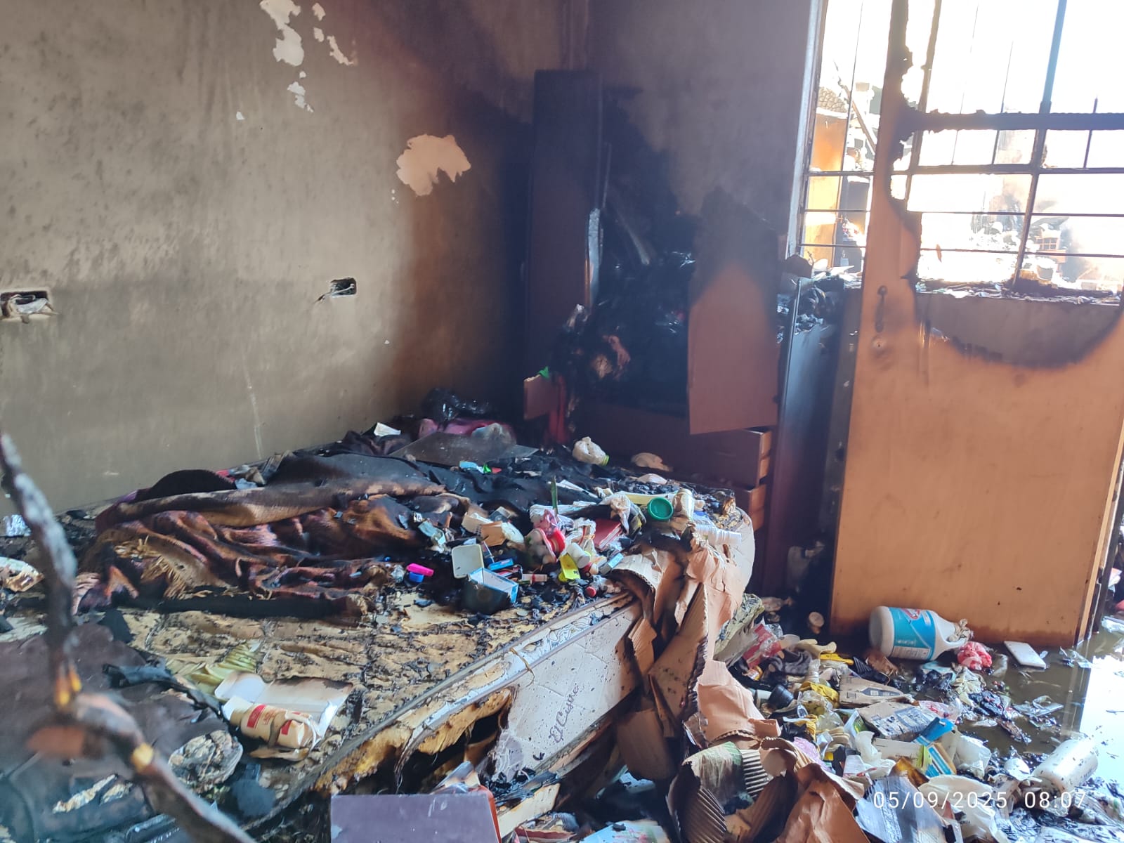 Familia lo perdió todo tras voraz incendio en San Francisco 3 Incendio arraso con una vivienda en CP San Francisco 04092025 21 La Prensa Regional