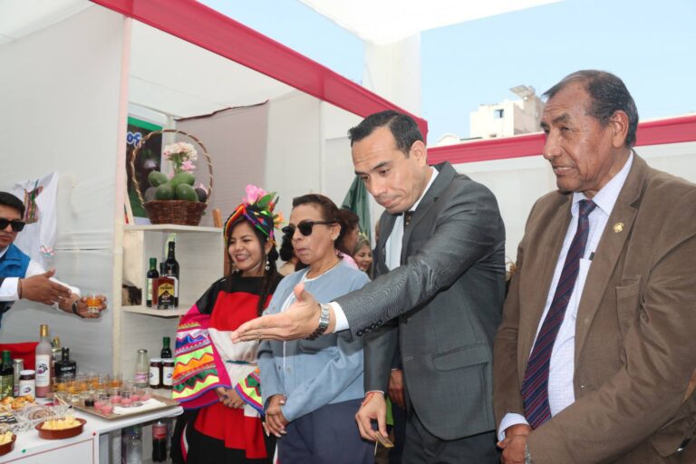 Trinquetes Políticos: Felicitaciones al torateño