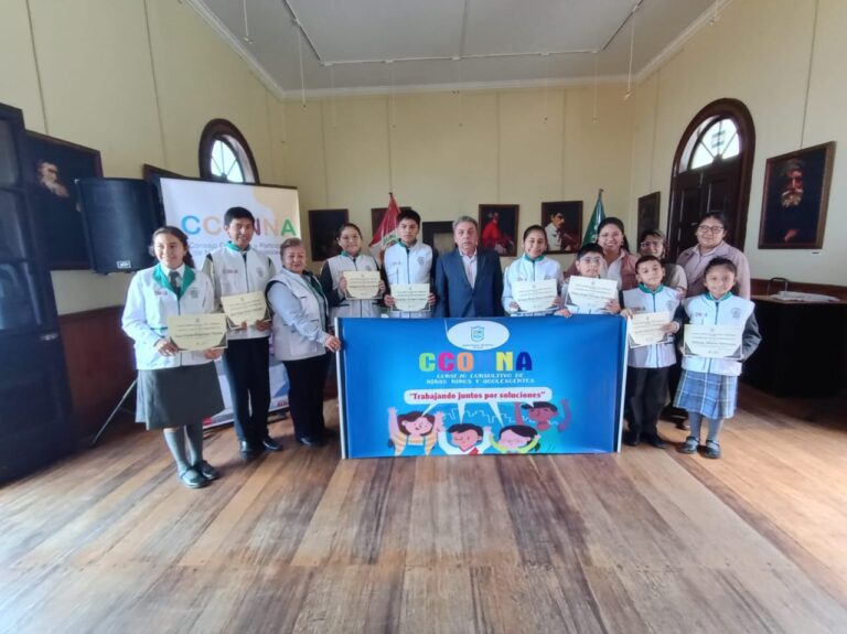 Juramentan integrantes del Cconna Distrital Mollendo 2025-2026