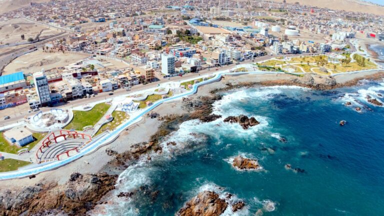 Malecón de Ilo: donde la tierra toca el mar