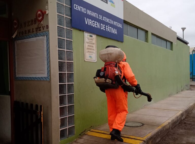 Fumigan colegios para prevenir enfermedad “Mano, pie, boca” en Matarani
