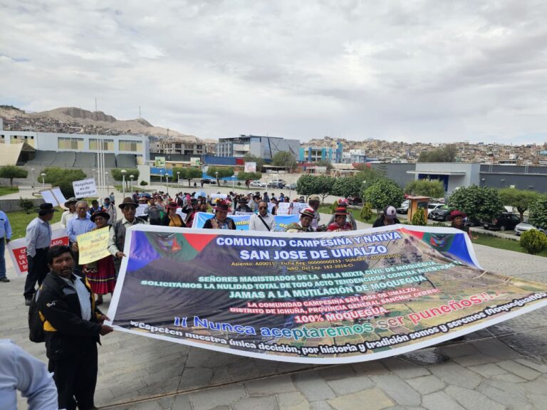 Ciudadanos de Ichuña protestan y alertan posible pérdida del 45% de su territorio