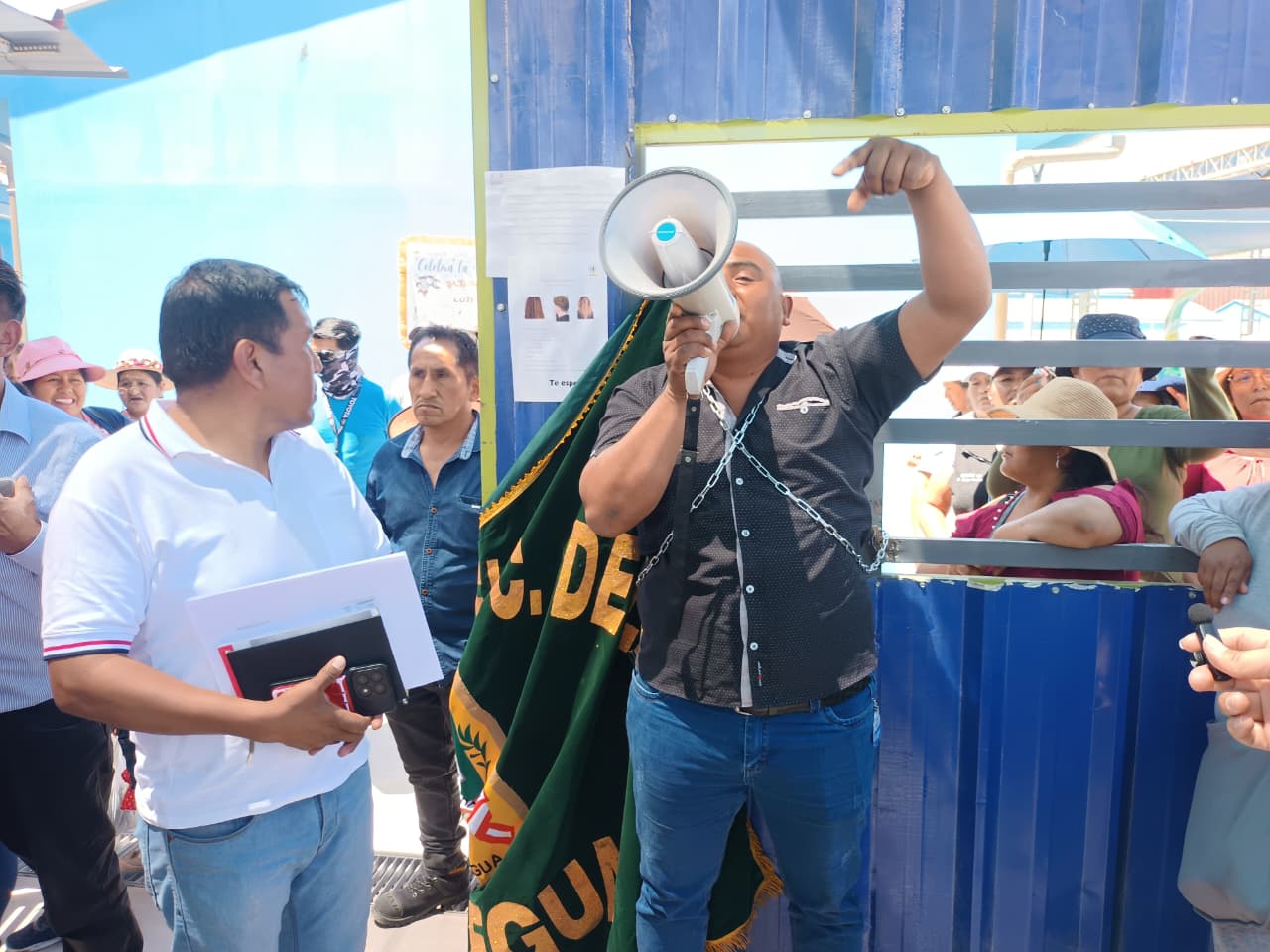 Protesta de padres de familia de la IET Manuel C De La Torre GORE Moquegua 16092025 1 La Prensa Regional