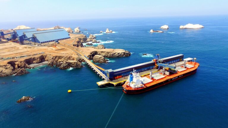 Minería aporta 18 veces más impuestos que la agricultura en Perú