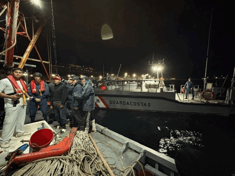 Seis pescadores rescatados tras quedar a la deriva