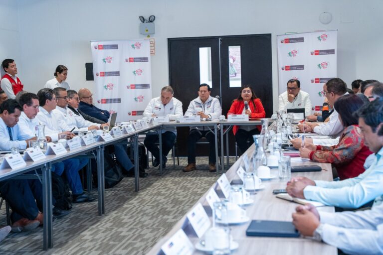 Gobierno y autoridades acuerdan acciones para atender problemática del río Coralaque