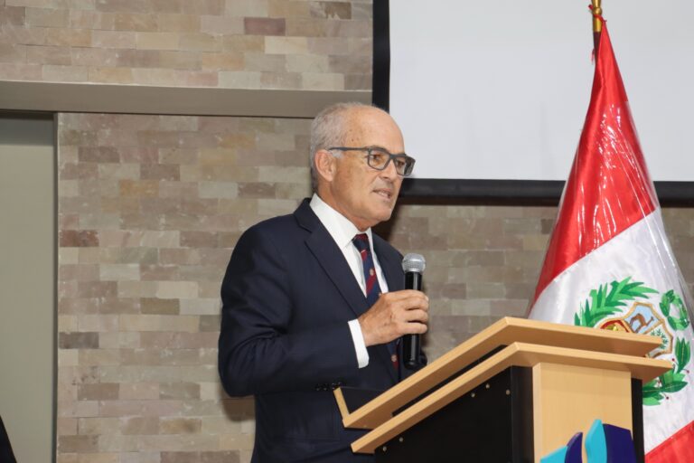 Trinquetes Políticos: En Ichuña esperan a Roque Benavides