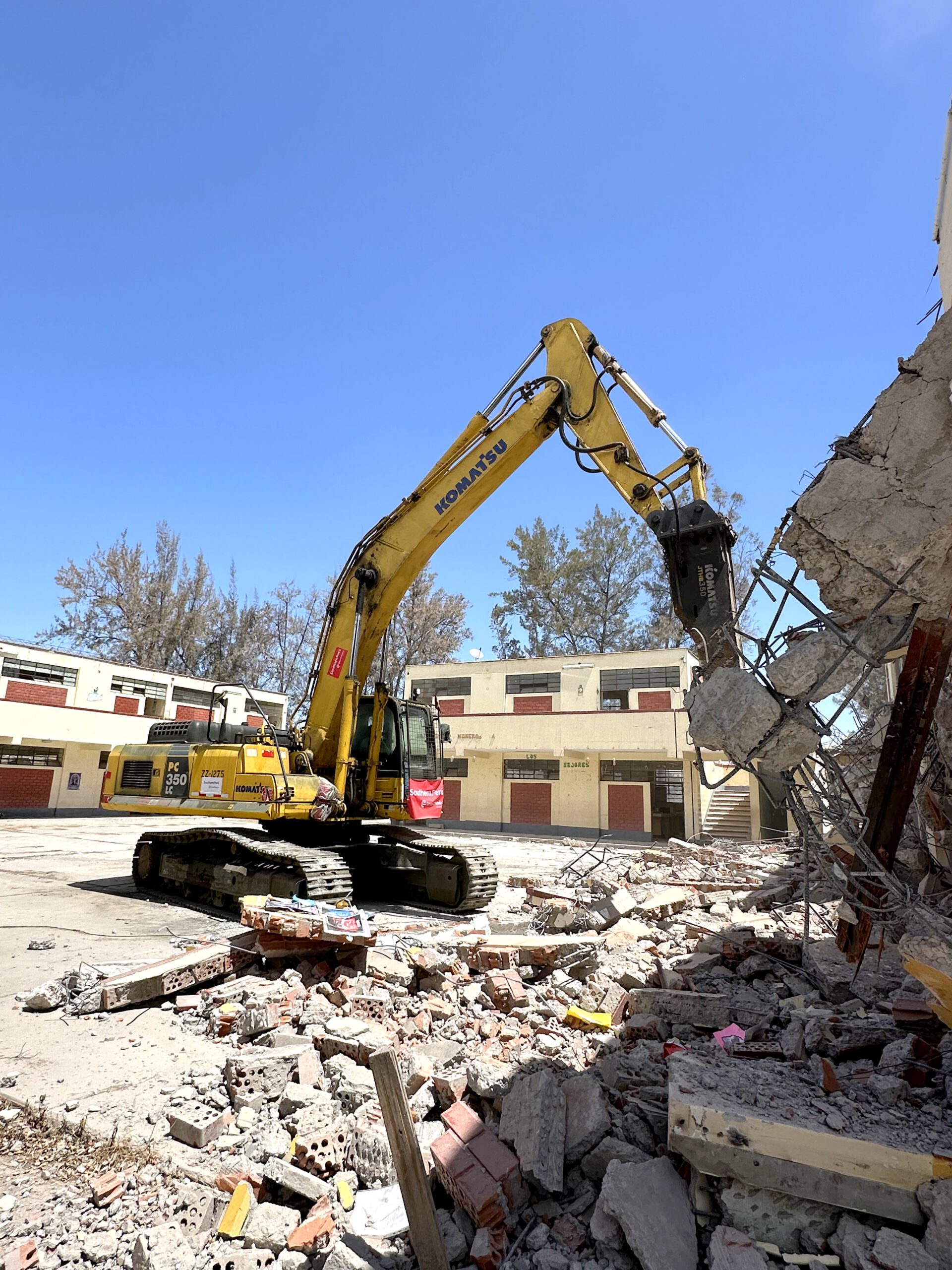 Southern Perú inicia demolición del colegio Manuel Camilo de la Torre en Moquegua 4 Southern Peru inicio la demolicion Manuel C de la Torre v1 5 scaled La Prensa Regional