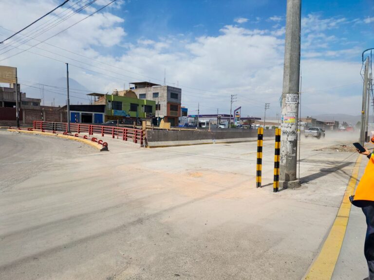 Habilitan vía auxiliar derecha en la Variante de Uchumayo