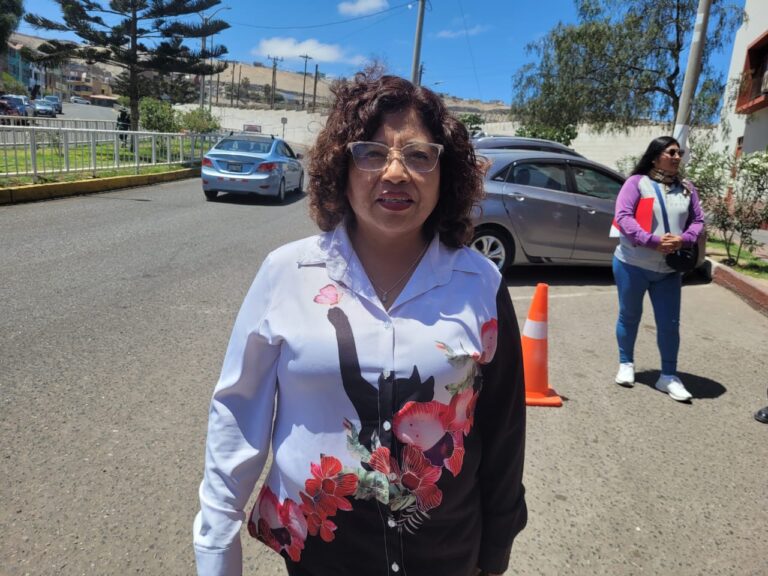 Exigen culminación de obras en colegio Carlos A. Velásquez