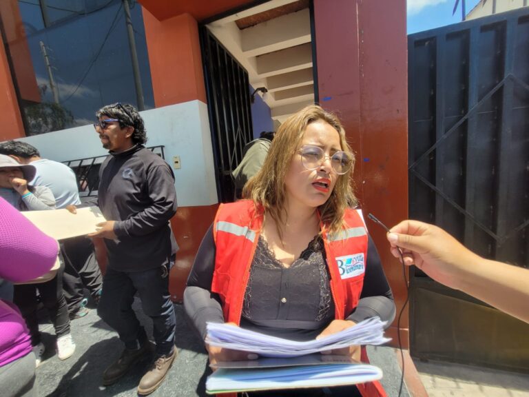 Vecinos de Villa Bicentenario siguen usando silos