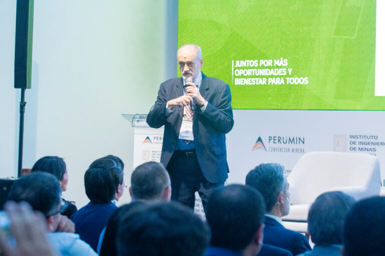 Consumo global de minerales crecerá en 7.5% al 2050, advierte experto en PERUMIN 37