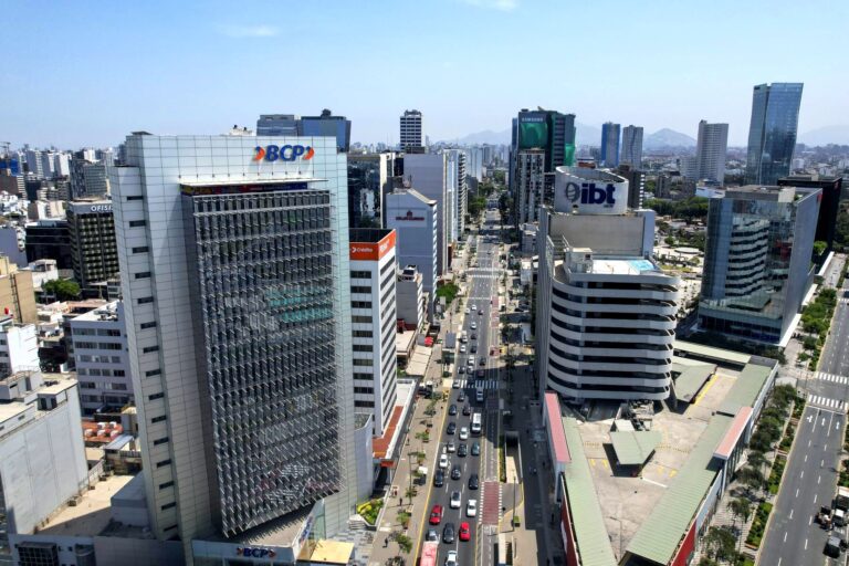 Banco de Crédito del Perú incrementa sus utilidades en 20% a setiembre de 2025