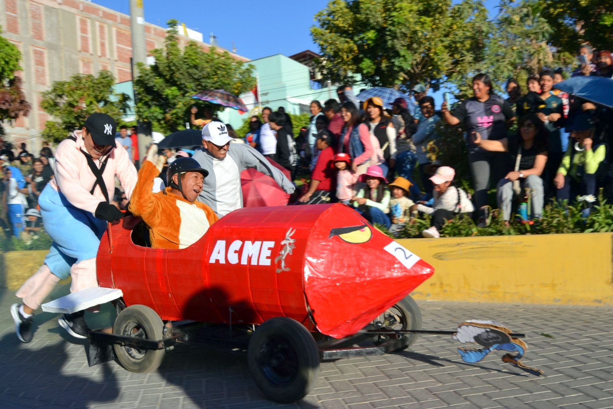 Trinquetes Políticos: Kausachun y sus créditos electorales 2 Carros locos Samegua 27102025 La Prensa Regional