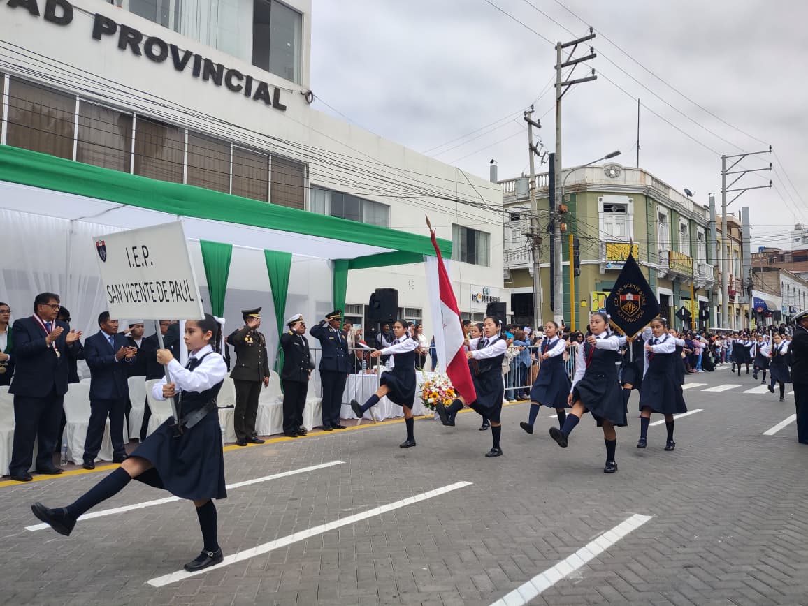 Mollendo celebró 128 aniversario de villa a ciudad con ausencias notorias 2 Ceremonia 128 aniversario villa a ciudad de Mollendo 27102025 4 La Prensa Regional