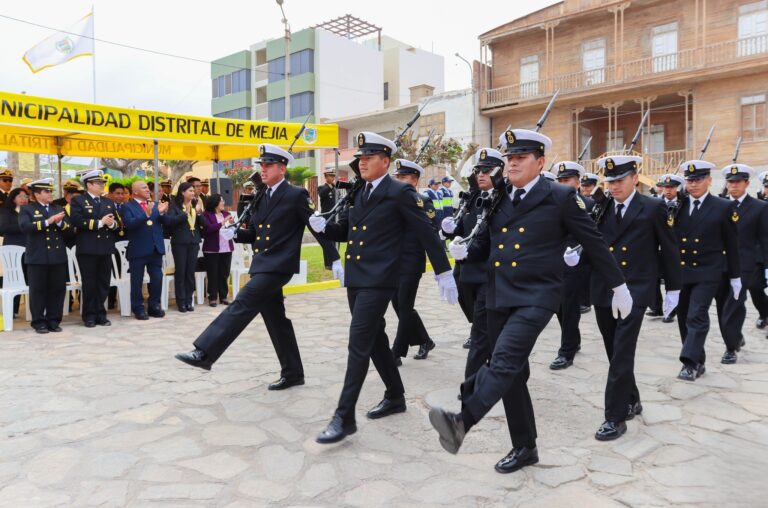 Mejía rinde homenaje a Miguel Grau