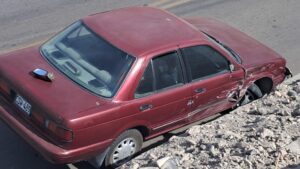 Una adulta mayor herida deja choque entre dos autos  1 Choque en Samegua CSW 489 25102025 3 La Prensa Regional