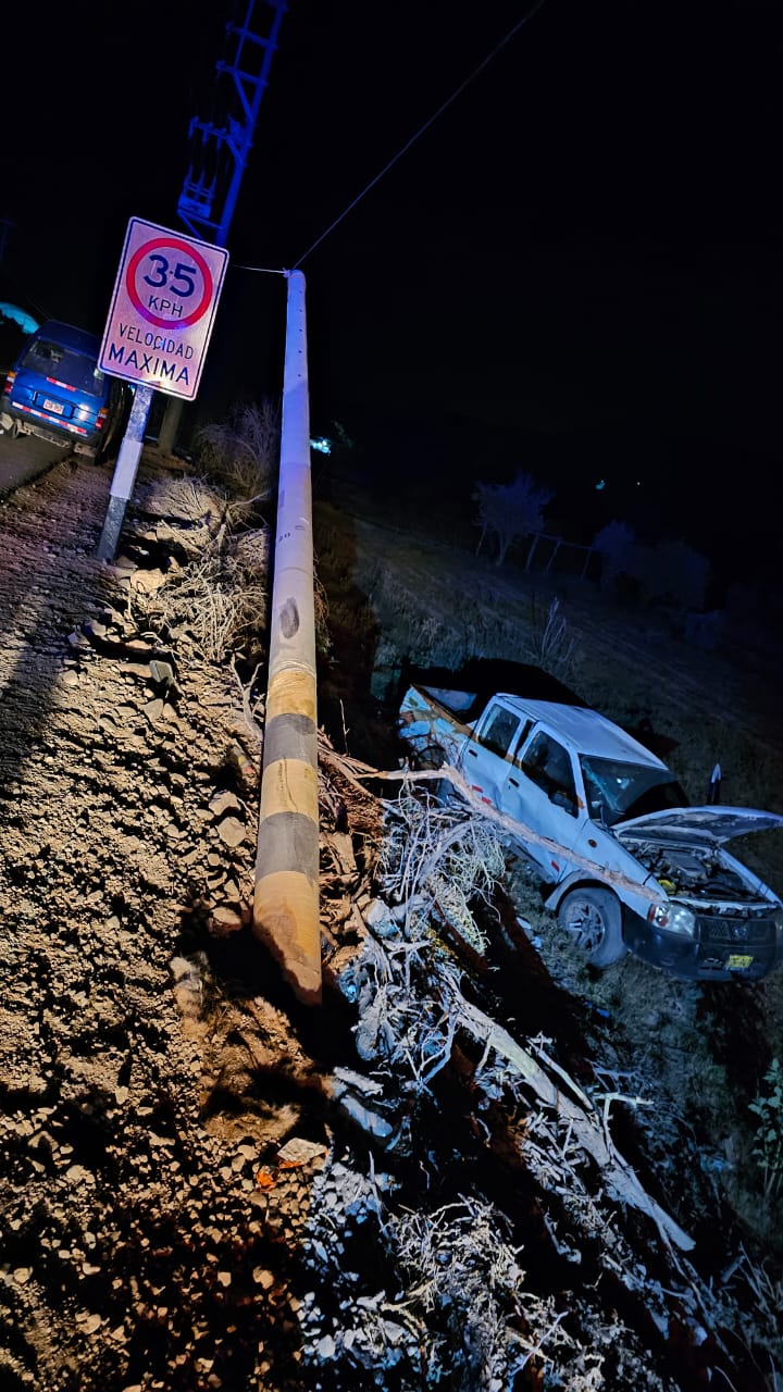 Tres heridos en choque de vehículos en la Panamericana Sur 1 Choque en la panamerica sur de la Nissan Frontier combi 26102025 4 La Prensa Regional