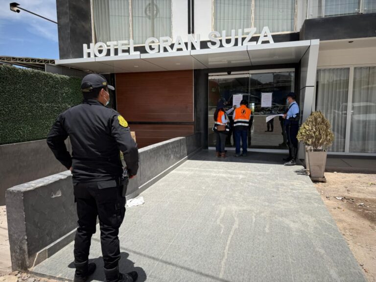 Colapsó silo del hotel Gran Suiza y aguas residuales afectaron viviendas colindantes